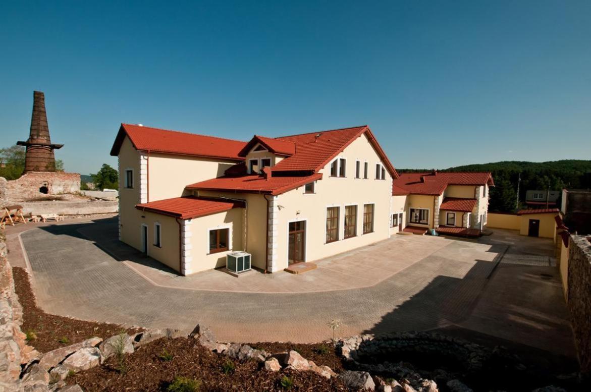 Chelosiowy Dworek Kielce Exterior foto